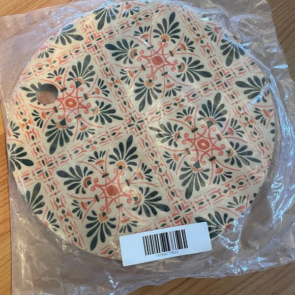 NWT Decorative Natural Birch Wood Round Cutting Board W 11.5" / D 11.5" / H 0.5" - Picture 6 of 9